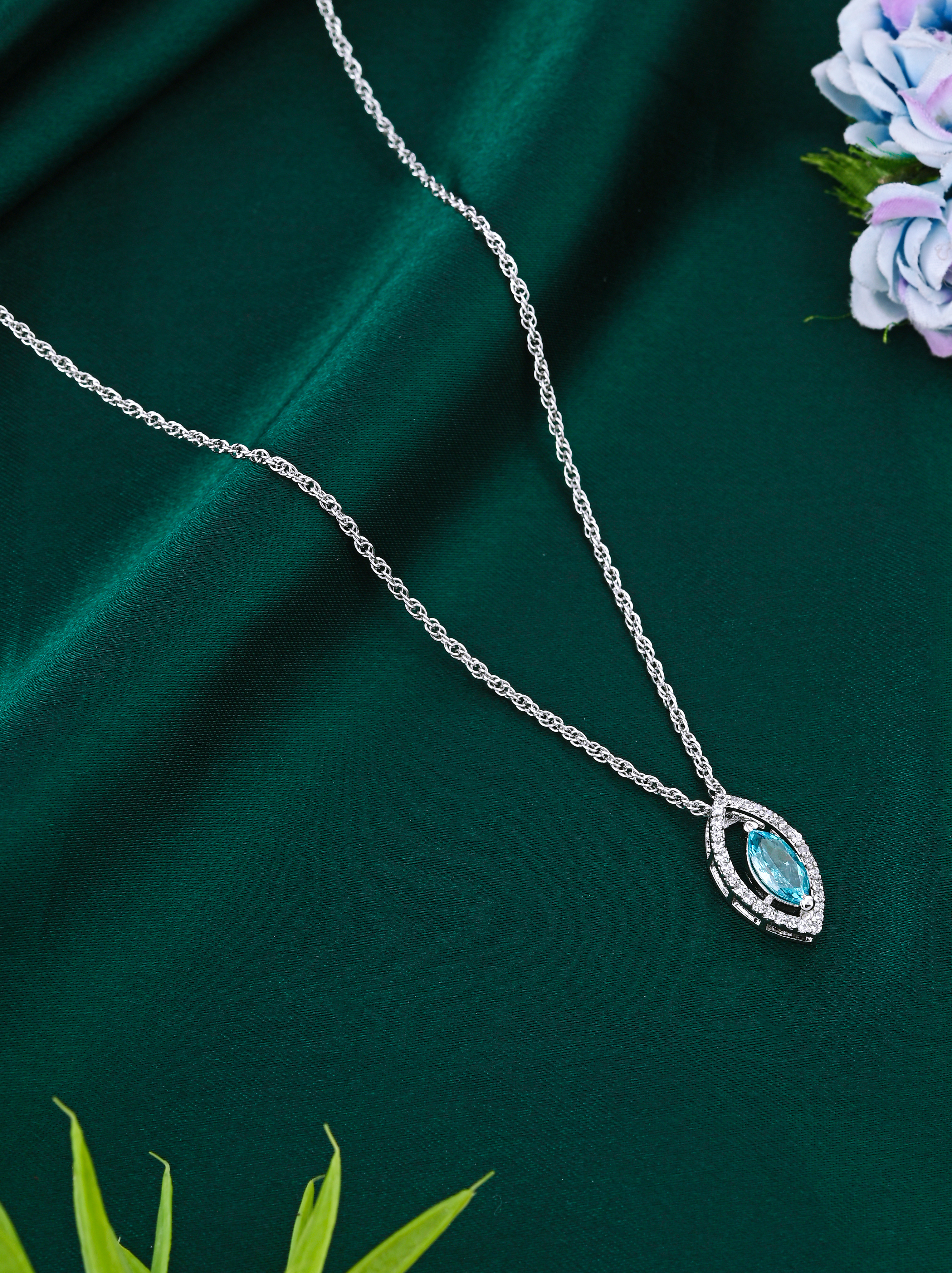 Shri Modi Jewellers - Classic Halo Round Pendant